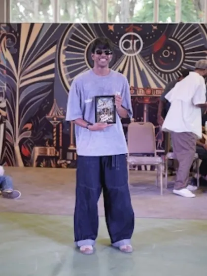 The winner of the 1 vs 1 House battle at Spectra 2025, holding his well-deserved award.