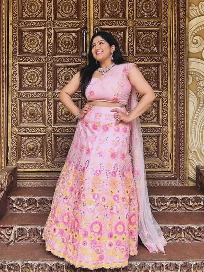 A full, happy shot of the actress, her look is perfect for a daytime event or mehendi ceremony.