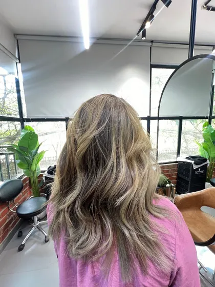 The full look of this lived-in ash blonde, perfectly styled and ready to be shown off.