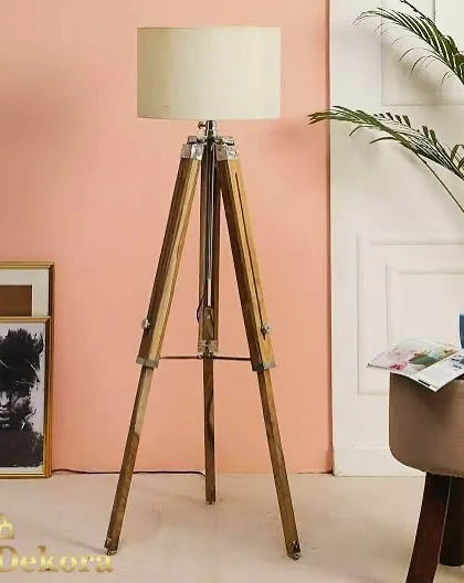 Showcasing a lighter wood finish, this adjustable tripod floor lamp fits seamlessly into contemporary and Scandinavian-inspired interiors. Its simple form and neutral shade provide excellent ambient lighting for any room.