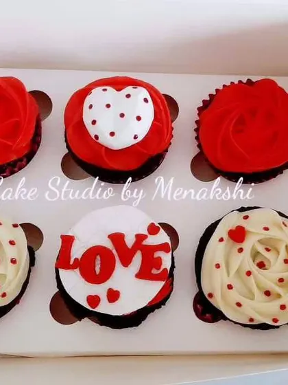 I also make cupcakes for your loved ones. This box of red and white cupcakes is perfect for an anniversary, Valentine's Day, or just to say 'I love you'.