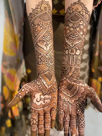 The full view of the stunning design for the bride's sister-in-law, showing both hands.