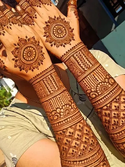 A full-arm design with a gorgeous, even stain. This is perfect for making a statement at a wedding or major festival.