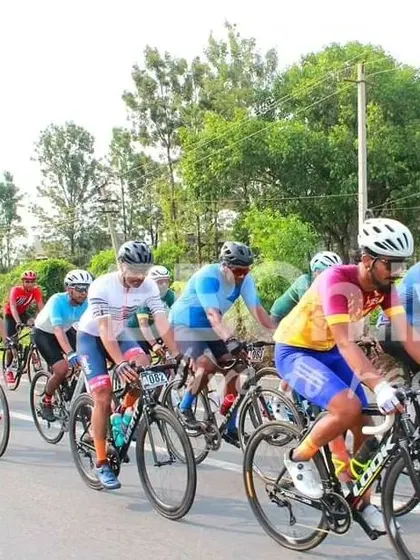 The amateur peloton, a large and diverse group, enjoys the race.