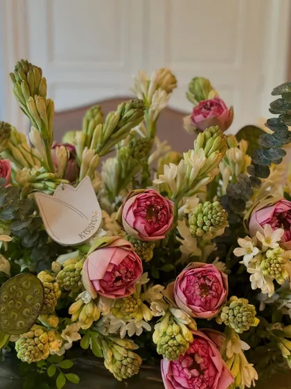 My Diwali deliveries have begun. This arrangement features the intoxicating fragrance of rajnigandha (tuberose) paired with delicate pink lotus buds, a classic combination for the festival of lights.