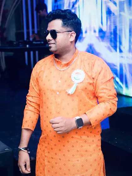 Dressed in a traditional kurta for an Independence Day event. I always align my presence and music with the theme of the celebration.