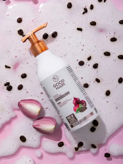 To bring this onion and caffeine shampoo to life, I created a dynamic scene with rich, pink lather and scattered coffee beans. This shot highlights the product's key ingredients and communicates a sense of energy and effectiveness.