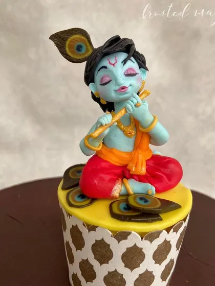 This little Krishna cupcake topper, playing his flute, was part of my award-winning collection at the India Bake Show. The challenge was to bring the same level of detail and emotion to a miniature scale.