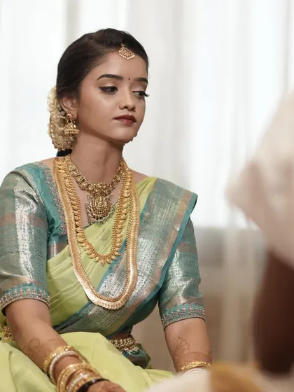 A change of saree for another ritual. The versatile, natural makeup look works beautifully with this pastel green Kanjivaram as well.