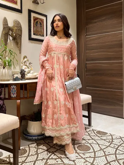 The full look of this pink Anarkali, complete with a quilted Chanel bag. It’s a great example of mixing high-end western accessories with Indian ethnic wear.