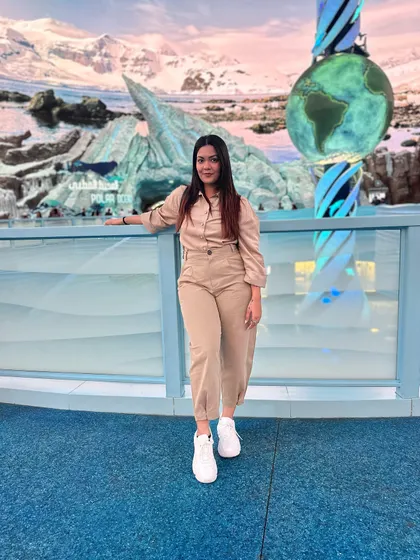 A full-length shot of my comfortable and chic explorer outfit.