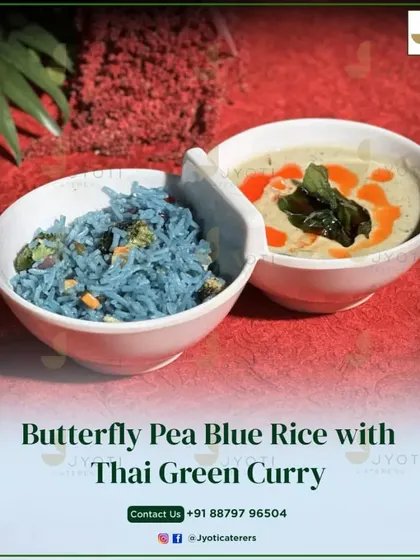 A visually stunning and delicious Thai-inspired dish. The Butterfly Pea Blue Rice is paired with a creamy Thai Green Curry, offering a perfect harmony of ingredients.
