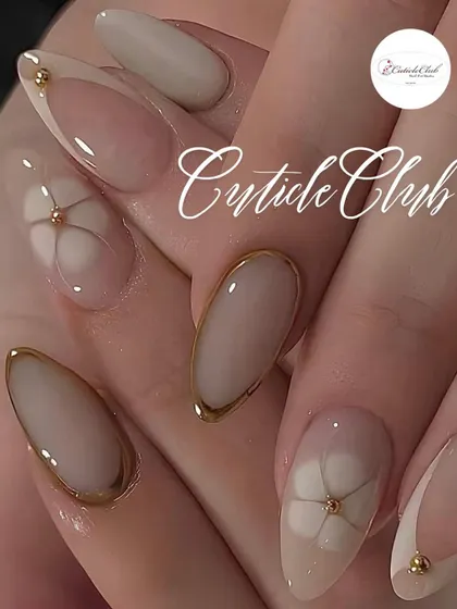 For a chic and minimalist style, I designed these nude nails with subtle details. The look features a delicate gold border on some nails and a simple, elegant floral line art on others, centered with a tiny gold bead.