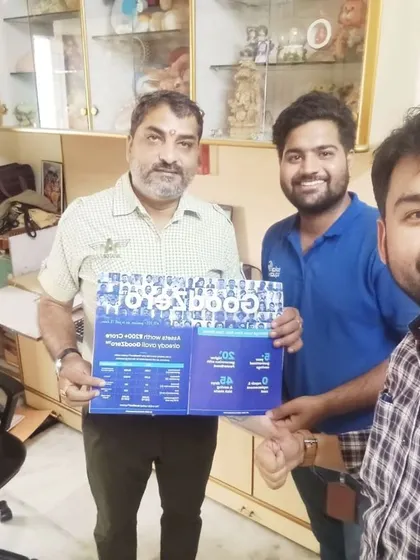 Our team takes a selfie with a customer holding our "GoodZero" brochure.