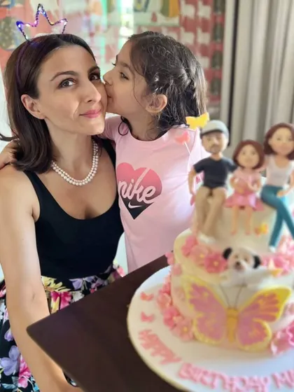 A sweet moment between Soha Ali Khan and her daughter Inaaya, who is giving her mom a birthday kiss next to the family-themed cake we created for the occasion.
