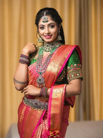 Another beautiful bridal look from a collaboration, featuring a silver-finish Victorian set with green stones.