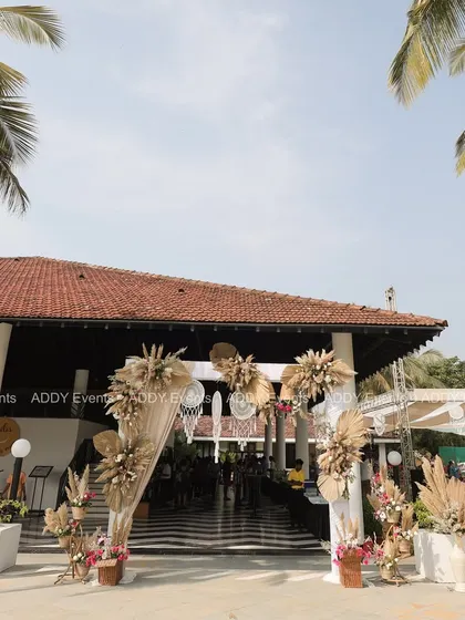 We designed this grand tropical-boho entrance for a Mehndi ceremony at a resort-style venue. The archway, decorated with pampas grass and dried palm fronds, perfectly complements the palm trees and architecture of the location.