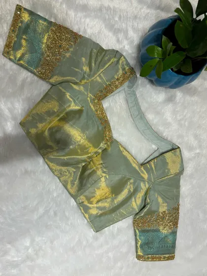This is your statement piece for the season. A radiant glow paired with the calm of sea mint green.