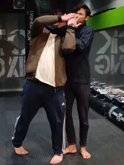 Here I am explaining the details of a headlock defense. The key is to address the immediate danger, which is the choke, while simultaneously creating an opportunity to counterattack.
