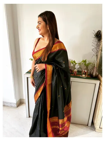 As a proud Marathi mulgi, I have a special love for Paithani sarees. Here, I've styled a classic black and red Paithani with a simple red blouse to let the intricate border shine.
