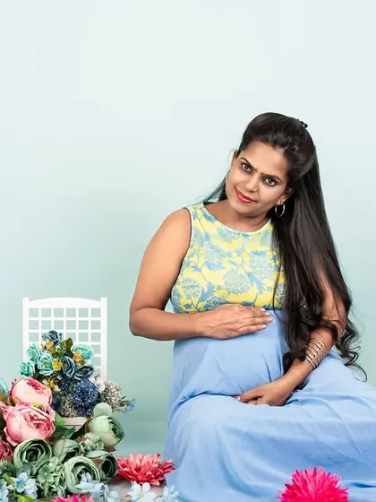 My studio is equipped with various props, like these beautiful flowers, to complement your maternity look. Here, they add a splash of color to a serene portrait.