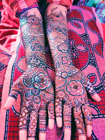 The lighting in this photo really captures the deep, reddish tones of the mature henna stain.