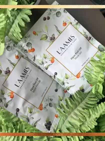 Our L'AAMIS Algae Peel Off Mask comes in convenient, hygienic sachets. This professional mask is packed with organic ingredients to soothe and revitalize the skin.