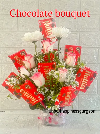 A full view of the custom chocolate bouquet, an ideal gift for birthdays, anniversaries, or any sweet celebration.