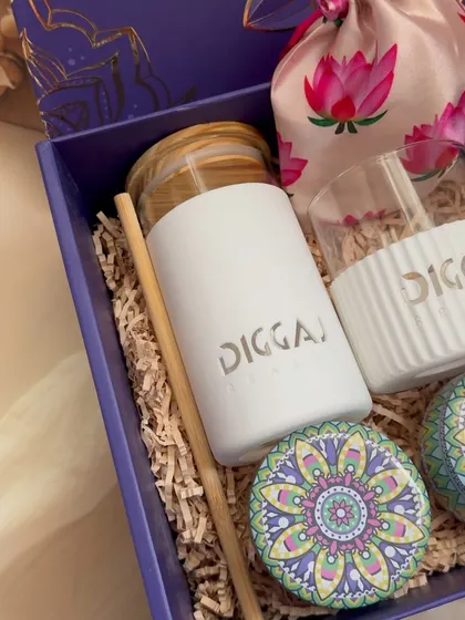 A close-up of the branded borosilicate sipper and glass for Diggaj Realty. The logo is cleanly integrated, making it a premium piece of merchandise that employees will be proud to use.