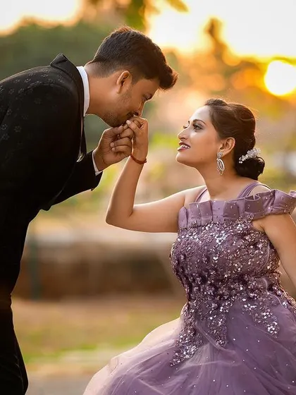 A tender sunset moment, perfectly capturing the romance and intimacy of a pre-wedding shoot.