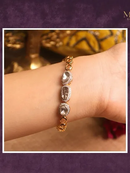 Elegance at your wrist. This beautiful bracelet features large Polki diamonds on a textured gold chain. It's a sparkling piece that will be the highlight of any festive attire.