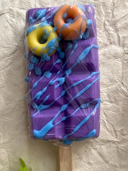 A purple popsicle soap with a fun blue drizzle. The creative possibilities are endless, and I love coming up with new, fun combinations.