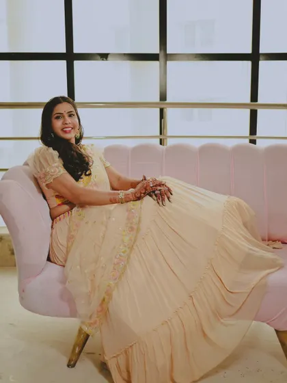 A duplicate of the elegant bridal portrait on the pink sofa.