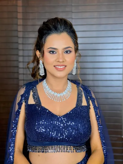 A beautiful portrait of Sayeri. Her smile is infectious, and her makeup is flawless.
