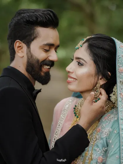 The gentle touch, the shared smile. It’s these small, tender interactions that make for the most powerful couple portraits.