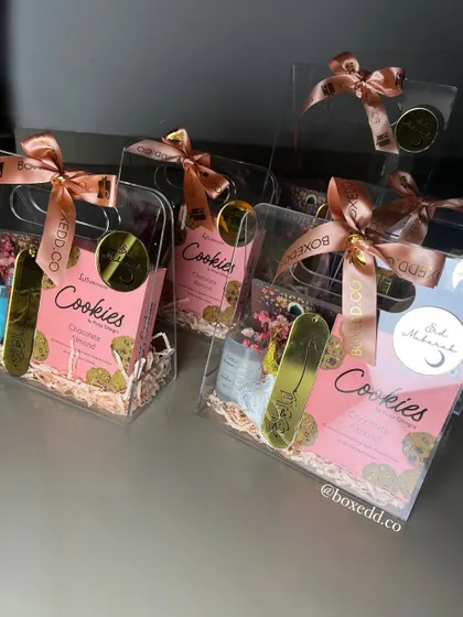 These clear acrylic gift bags are a modern and chic way to present Eid gifts. They are filled with cookies and other treats, perfect for friends and relatives.