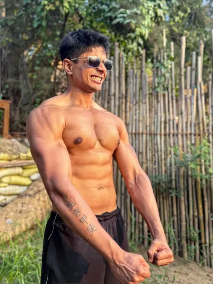 Flexing in the sun. This physique isn't built on extreme diets but on a balanced approach to training and nutrition that I can maintain for life.