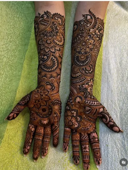 A modern 3D bridal design. The use of shading and negative space creates depth, making the patterns look like they are lifting off the skin.