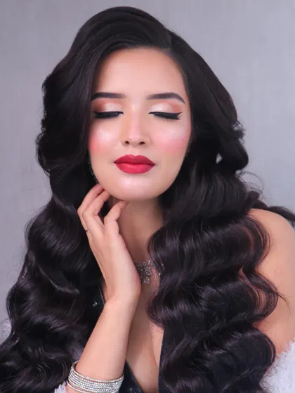 A classic red carpet look with timeless Hollywood waves, a sharp cat-eye, and a bold red lip.