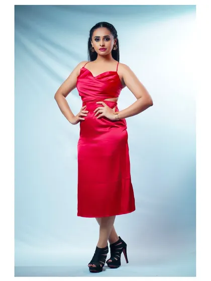 A three-quarter view of the same look, with the model posing confidently with hands on her hips.