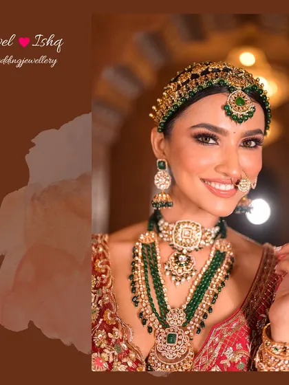 A smiling portrait that showcases the complete head jewellery, including the sheeshpatti and maang tikka. The green stones add a beautiful pop of colour.