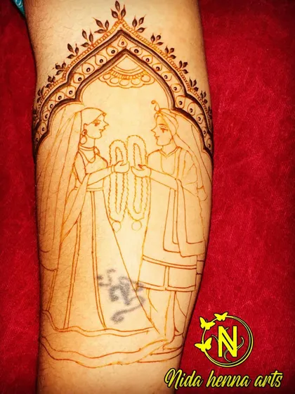The Varmala ceremony captured in henna. I teach how to draw figures in motion and interaction, like the exchange of garlands, to make your bridal designs more dynamic.