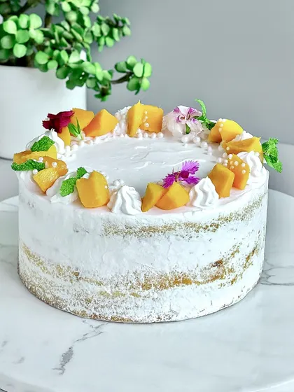 When mangoes are in season, this Fresh Mango Naked Cake is a must. I use a fluffy vanilla sponge and layer it with juicy, fresh mangoes and my signature light diplomat cream. It’s like sunshine in a slice, focusing on fresh, premium ingredients.