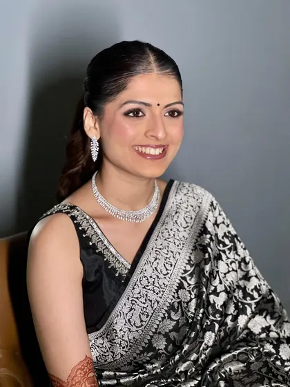 Siya absolutely ate her reception look in this classic black and silver saree. We went for a clean, chic look with a sharp wing liner and a radiant smile.