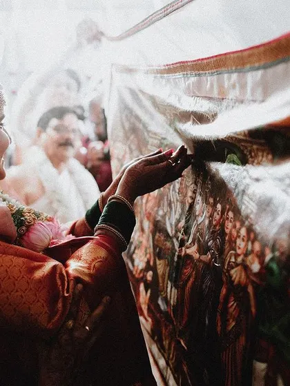 A duplicate of the artistic 'antarpat' ritual shot.