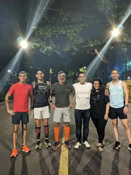 The 60k club. These runners are superheroes, completing an incredible distance in tough conditions. This is a testament to their single-minded focus and commitment.
