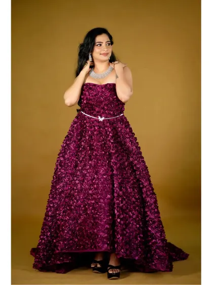 The shoulderless version of the wine floral gown, styled with a simple silver belt.