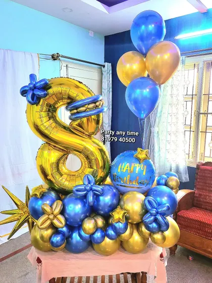 An 8th birthday balloon bouquet in royal blue and gold.