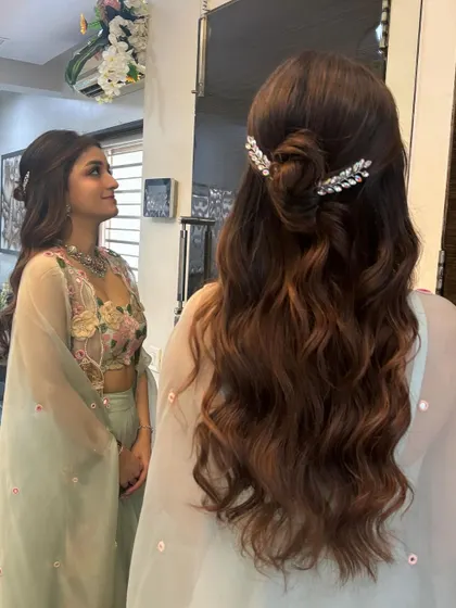 A beautiful mirror selfie that captures the client admiring her hairstyle. This is the kind of happy reaction I love to see and teach my students to achieve.