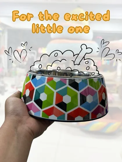 This geometric patterned bowl is perfect for the energetic and excited little one who can't wait for their food.